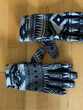 Burton Women's Touch and Go Black & Cream Patterned Winter Gloves